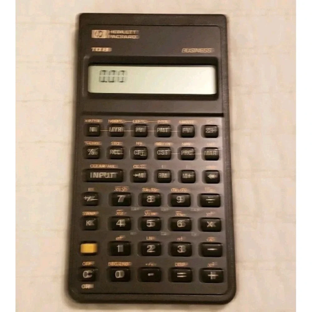 HP Hewlett Packard 10B Business Financial Calculator With Case needs batteries